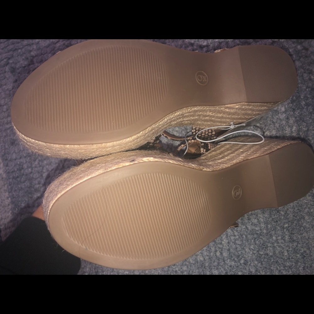 Universal Thread Sandals - Picture 6 of 8